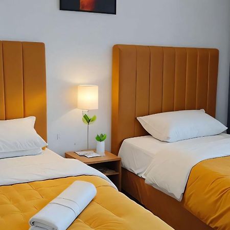 Moderne Appartement Au Plein Centre-Ville En Face Hilton & La Gare De Train Tgv Avec Climatisation Tanger Buitenkant foto