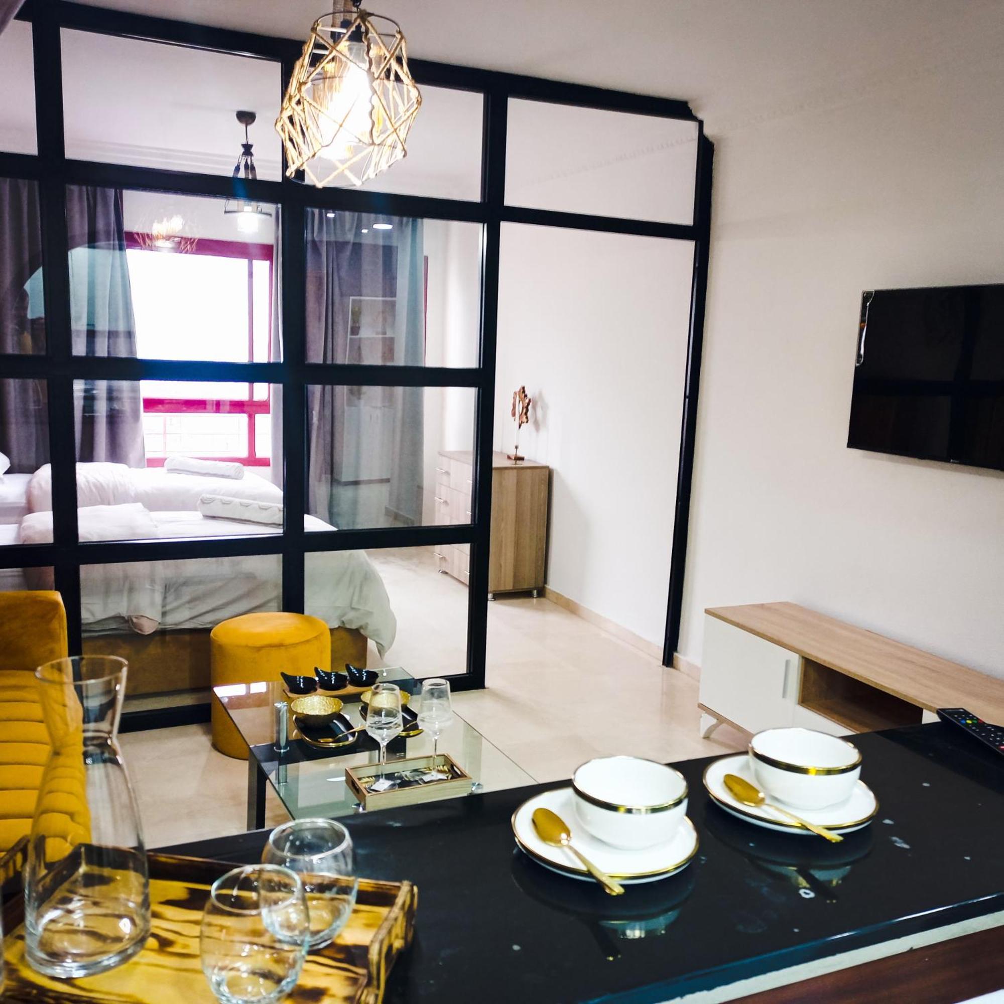 Moderne Appartement Au Plein Centre-Ville En Face Hilton & La Gare De Train Tgv Avec Climatisation Tanger Buitenkant foto